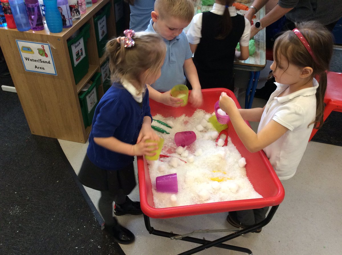Wheeler_PS's tweet photo. There has been some fantastic learning going on today in Green Base. The children have amazed Mrs Day today with their reading and mathematical skills from counting snowballs to creating numbers using numicon. #hcatschool #eyfs #learningthroughplay https://t.co/QY6fsE9dNl