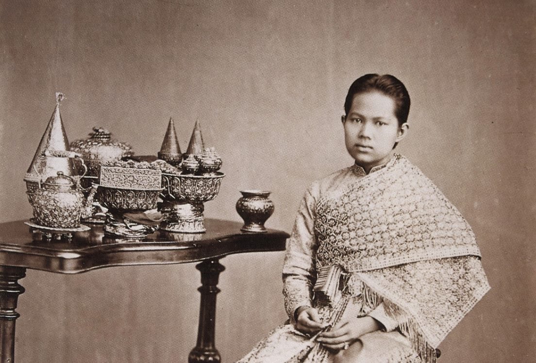 เป็นเมียรัก ร5 ตอนนั้นมณเฑียรบาล25 ให้ทำได้แค่ช่วยโยนกากโยนมะพร้าวช่วยได้ก็ตบรางวัล ช่วยไม่ได้ก็นั่นแหละ เศร้า สมัยเรียนฟังเรื่องนี้แล้วหดหู่สัส