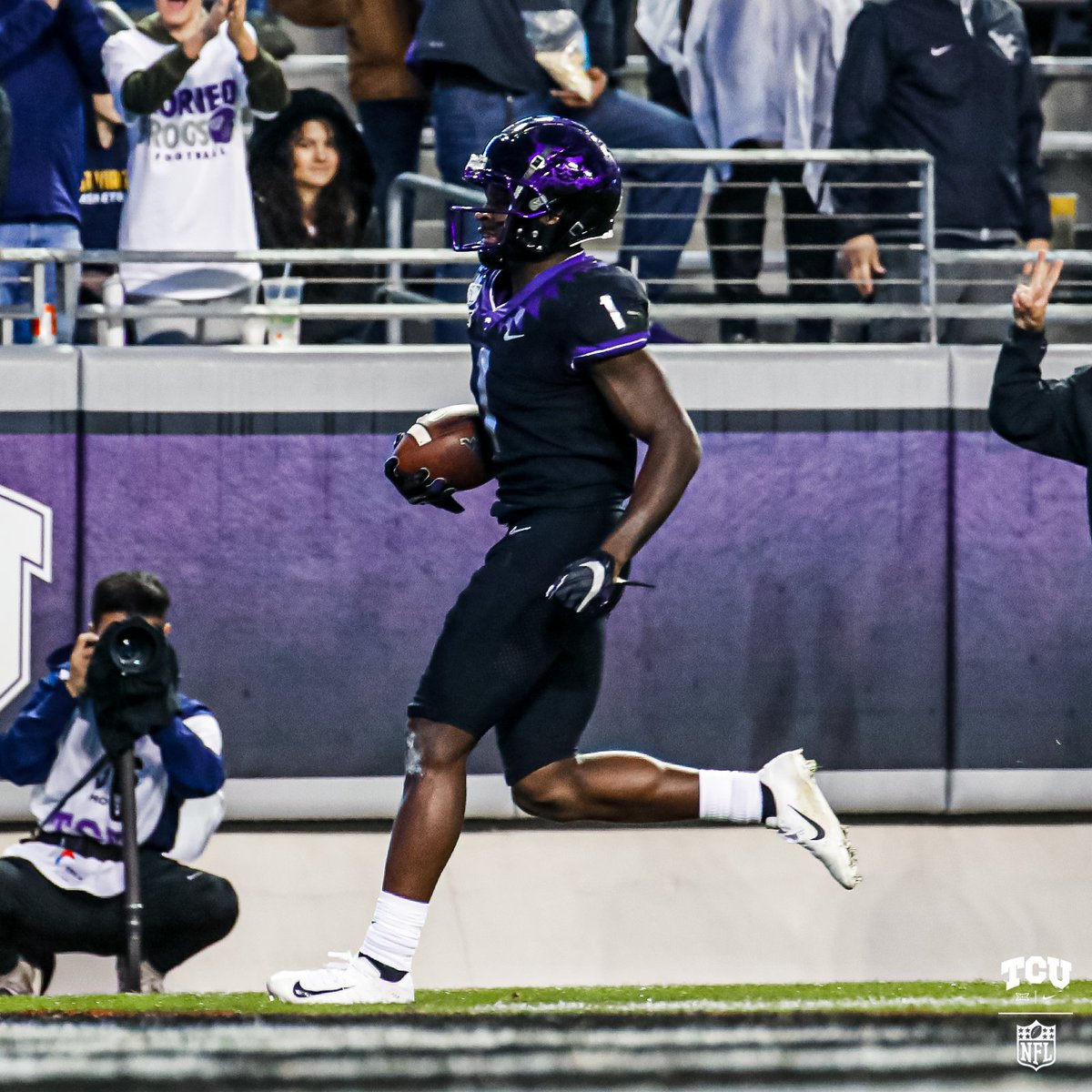 TCUFootball's tweet photo. 372 days apart...😈🐸✌️
#SlideReag | @jalenreagor https://t.co/1SjvRCYiAG
