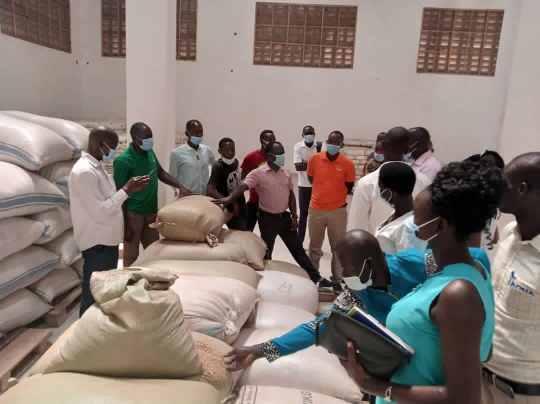 crafteastafrica's tweet photo. #CRAFT supported Agribusinesses on an exchange visit in #Soroti to learn from each other about business processes and #ClimateSmartAgriculture innovations.Building #ResilientValueChains https://t.co/a7z6buj3gU