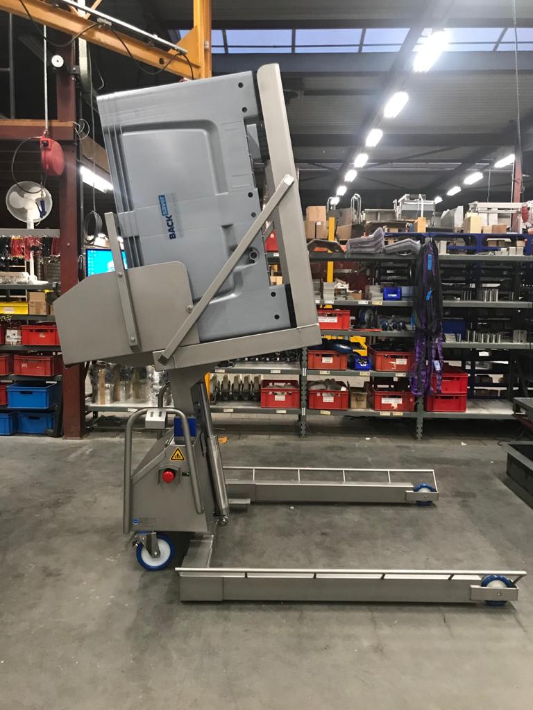 The Backsaver BR tipping machine is designed to empty big plastic bins, pallets, crates and other large containers. Unlike the Backsaver ST tipper with similar specs, it’s a wider, larger stationary machine that can be used on different locations.