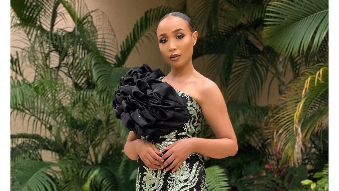 wasafifm's tweet photo. Kupitia #NewsBeat @thisisaaliyaah ametueleza furaha aliyoipata pale alipoitwa katika jukwaa la #SFW2020 kama mshindi wa Tuzo ya Fashion Jounalist of the Year.
https://t.co/fjq6NsTrSM https://t.co/mArmLxFdu0