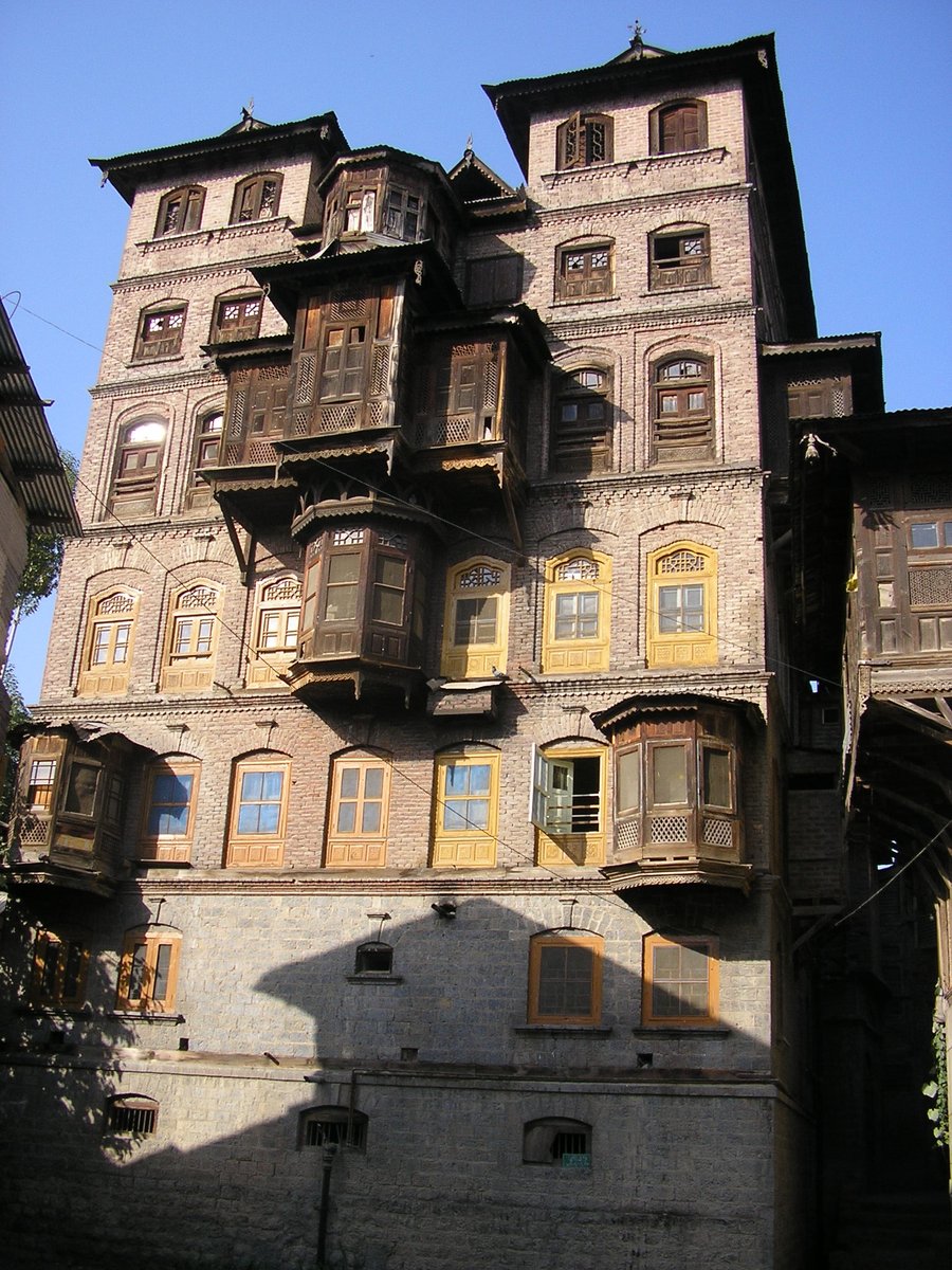 1. Seven storied mansions,  #Anantnag  #Islamabad: In Rajatarangini (c 1149CE) Kalhana speaks about mansions in the city of Srinagar 'which reach to the clouds'. The 16th century Mughal author, Mirza Haider writes about five storied 'lofty buildings constructed of fresh cut pine'.