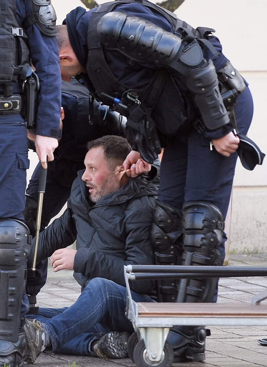 Laurent_Potelle's tweet photo. Punition infligée à un #filsdeprof ? https://t.co/W4C0cmfrtj