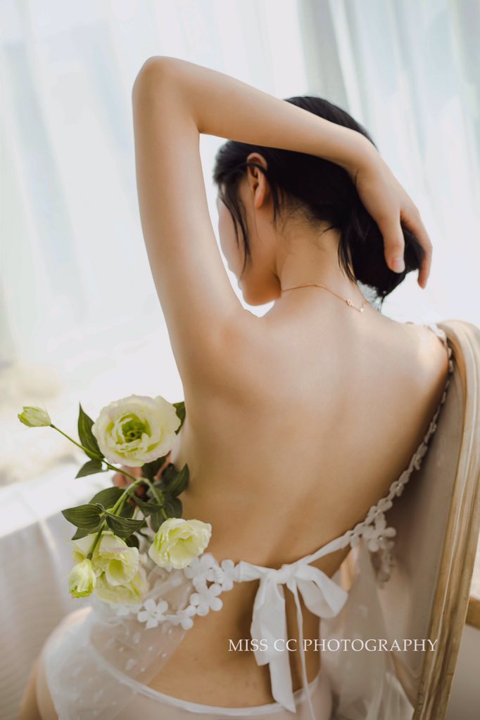 温柔是世间宝藏，我将永远屈服于温柔，而你是温柔本身.  ​​

摄影/@misscc520 

#私房 #摄影 #私房写真 #成都约拍 https://t.co/9GRzgeApET