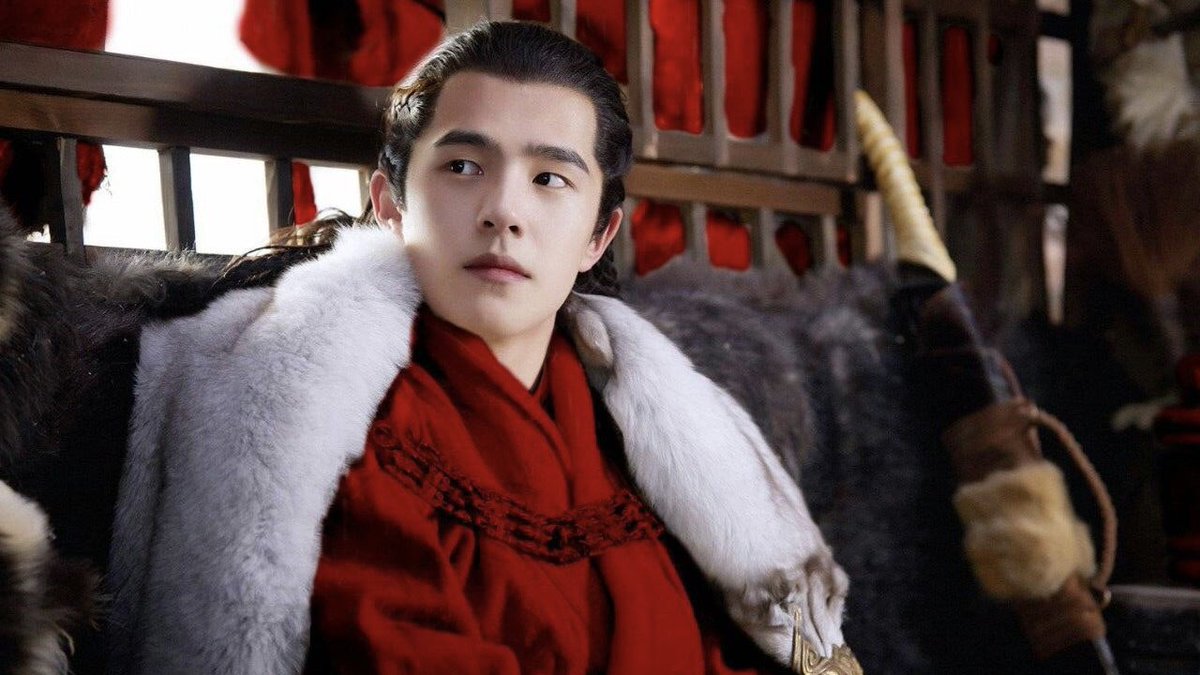 Liu Haoran and Yang Mi as Ming Yi/He Xuan (male and female form)