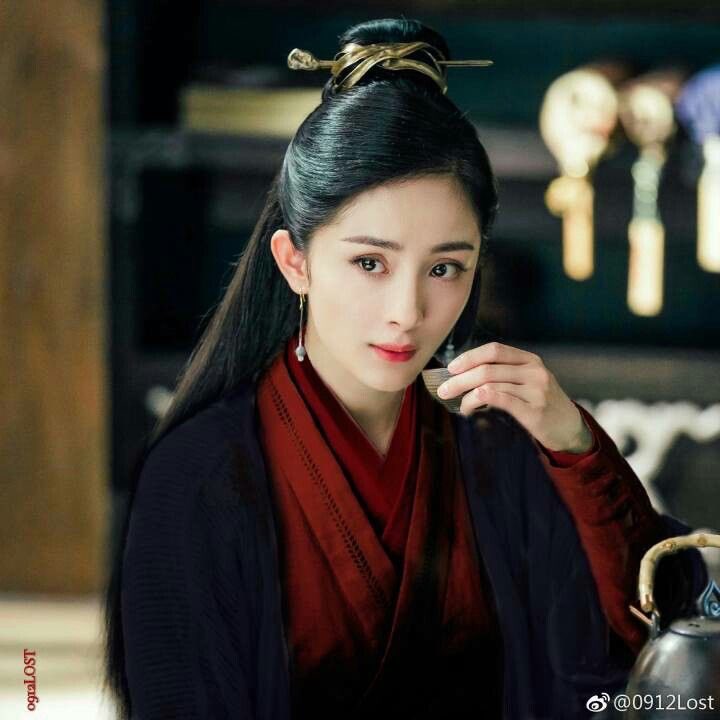 Liu Haoran and Yang Mi as Ming Yi/He Xuan (male and female form)