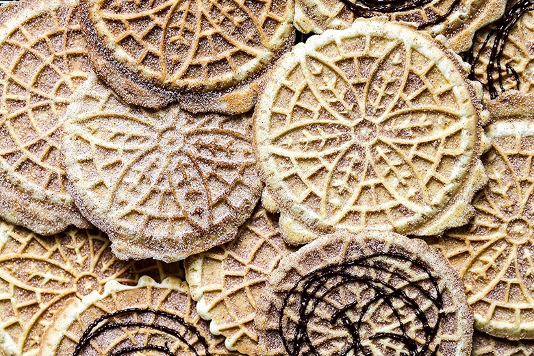 floatingkitch's tweet photo. NEW! Churro Pizzelles. Light, crisp and shimmering with cinnamon and sugar! #Recipe: https://t.co/hd7vXHnJYj #cookie #pizzelles #pizzelle #baking #christmas https://t.co/oFMv7FfK7c