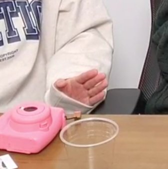 kun's tiny hands: a short but very important thread  #钱锟    #KUN  