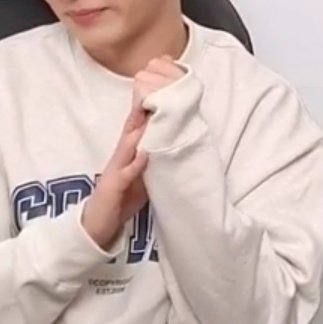 kun's tiny hands: a short but very important thread  #钱锟    #KUN  