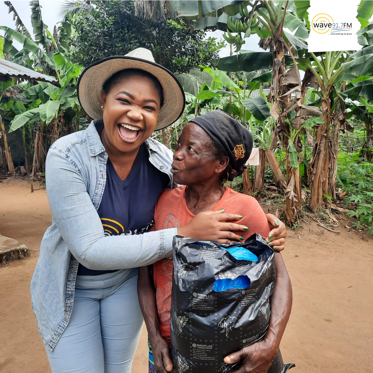 917wavefm's tweet photo. Pictorial representation of the Reach Out movement today in Barako Community, Gokana LGA, Rivers State.
In our little way, we were able to put smiles on the faces of three families.
Two more days for the #ReachOut Edition of Walk for Safety, Walk for Security to come to an end. https://t.co/kxQb1i9gME