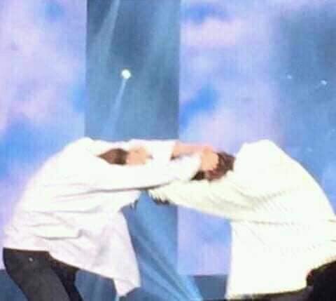 helphdkshsj what’s wrong with them 