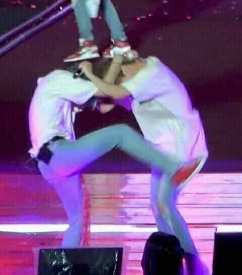 helphdkshsj what’s wrong with them 