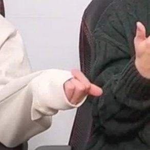 kun's tiny hands: a short but very important thread  #钱锟    #KUN  