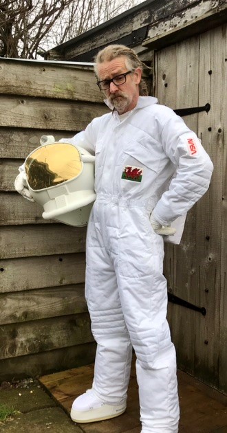 Articulture_'s tweet image. &amp;gt;&amp;gt; Outdoor Arts Wales&amp;lt;&amp;lt; 
Helen Clyro &amp;amp; Rob Hill - Artists &amp;amp; Theatre Makers - @wheelabouts 
Work we are making - ‘Aileen The Alien’ - A new show with spaceship, Astronaut &amp;amp; Alien baby puppet.
Funny, Poignant, Visually-striking
wheelabouts.com 
#outdoorartswales