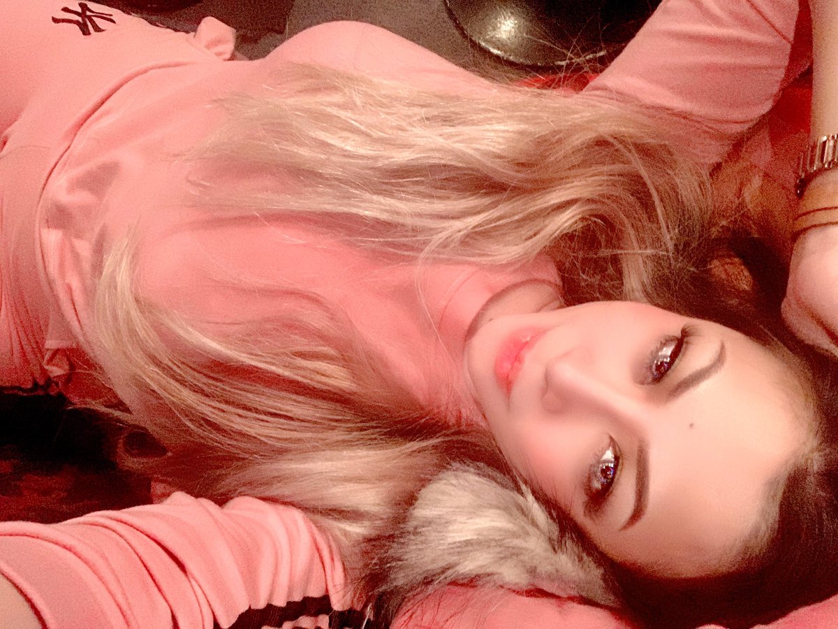 queen_chesca39's tweet photo. Waiting for Batman to come.. Ayee! ☺️
👀 by: #EasyCon 💄 by: #MissRose
Powered by: #Herbalife
#Slay #Latasian #BadassWoman #BossBae #BossOfStress #MumInBiz #GlamorousPunkWrestler #MMA #Athlete #iMEveryWomanItsAllInMe https://t.co/9ZQX10S9RW