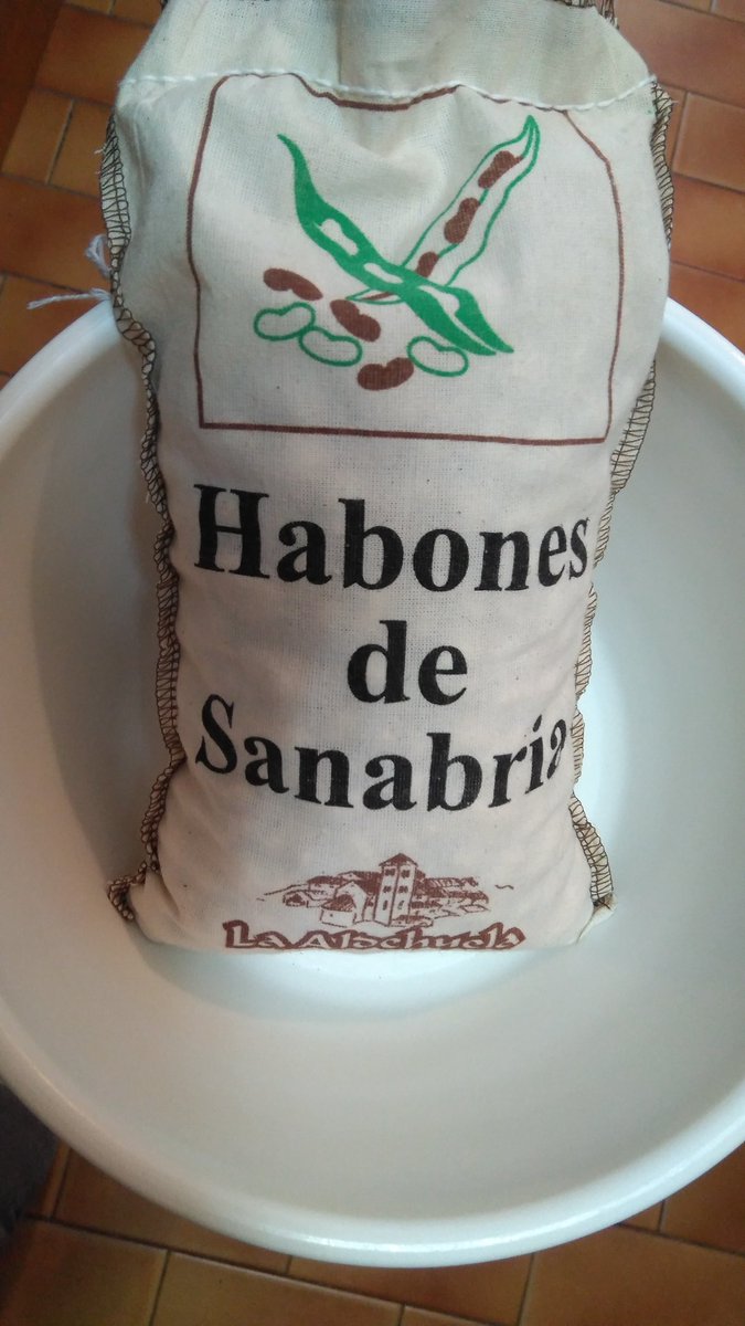 manquilefs's tweet photo. Habones de Sanabria, con morro y pata, el vino ya lo veis, un #Almirez 2011 de #TesodelaMonja superior @marcoseguren @VinodeToro @Rutavinotoro @yendoporlavida @tierradesabor @alimentoszamora @LEGUMBRECALIDAD @garbanfuco @AjosCuelga @lasantamerienda @Saboreandolavid @ZamoraSpain https://t.co/eZXi09D25F