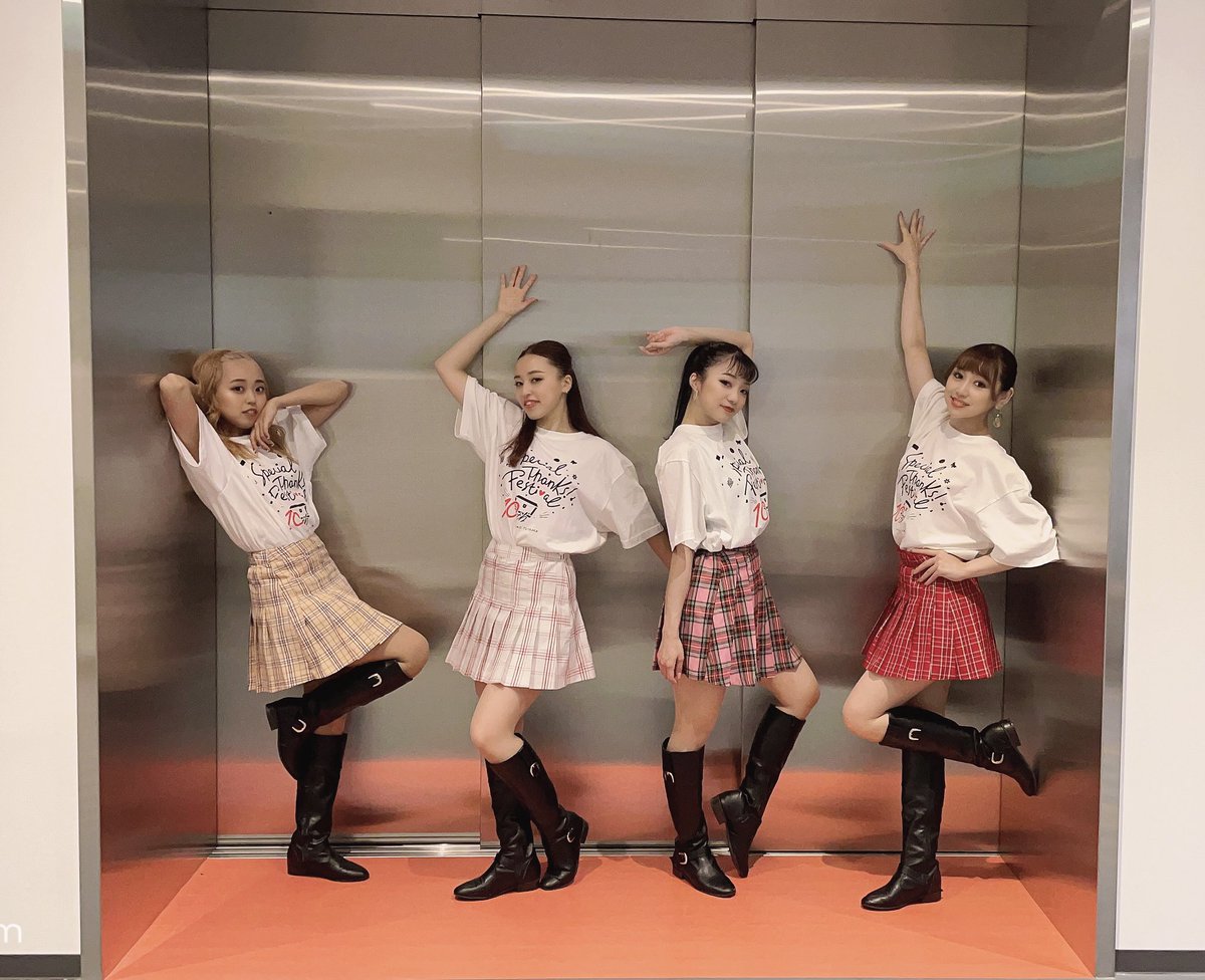 東山奈央 オフィシャル ダンサーズ 振付hiromi先生 私にとって 癒しであり憧れでもある最強のガールズです W そして さらに振付にはワルキューレでもお世話になっている舞香先生も 今回もダンスパフォーマンスは追い込みましたっ 隅々までご覧