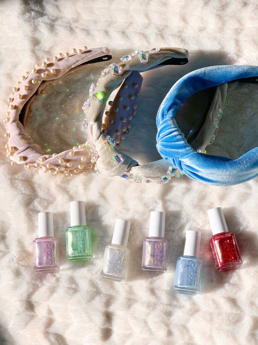 essie's tweet photo. giveaway alert! ๐ 3 lucky winners will receive the cutest winter accessories: our limited-edition #essiewinter2020 collection and 3 matching @lelesadoughi headbands! head to https://t.co/zu4JfcsvtG to enter! (US only) https://t.co/sRZpXTE0f4