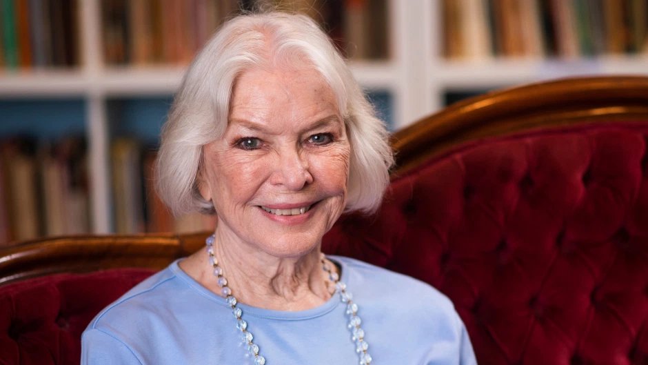  Happy birthday to the legendary actress Ellen Burstyn! 