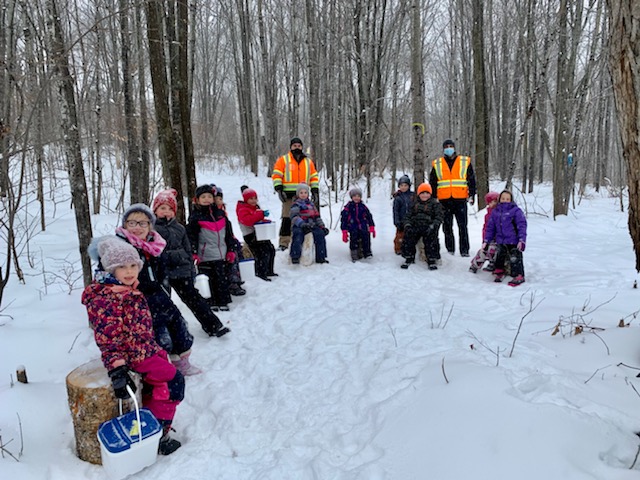 jdirvinglimited's tweet photo. Edmundston's Carrefour de la Jeunesse has  just had a delivery of logs from JDI's Scierie Grande Rivière. The logs will serve as sustainable stools for the students while they learn in a more diverse and interesting environment. 
#JDIHelps #SustainableAlternatives #WoodInYourLife https://t.co/b1rloScXpE
