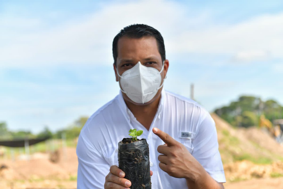 luismonsalvo's tweet photo. Inspeccionamos el Vivero Dptal en donde se procesarán 2 mill de árboles por año. Este 21 dic. entregaremos la 1ra fase.
Me alegra saber que 30 mujeres cabeza de hogar, con sus manos laboriosas, se encargan de la sombra de los árboles. También generamos 50 empleos indirectos. https://t.co/hDNEp5BDWf