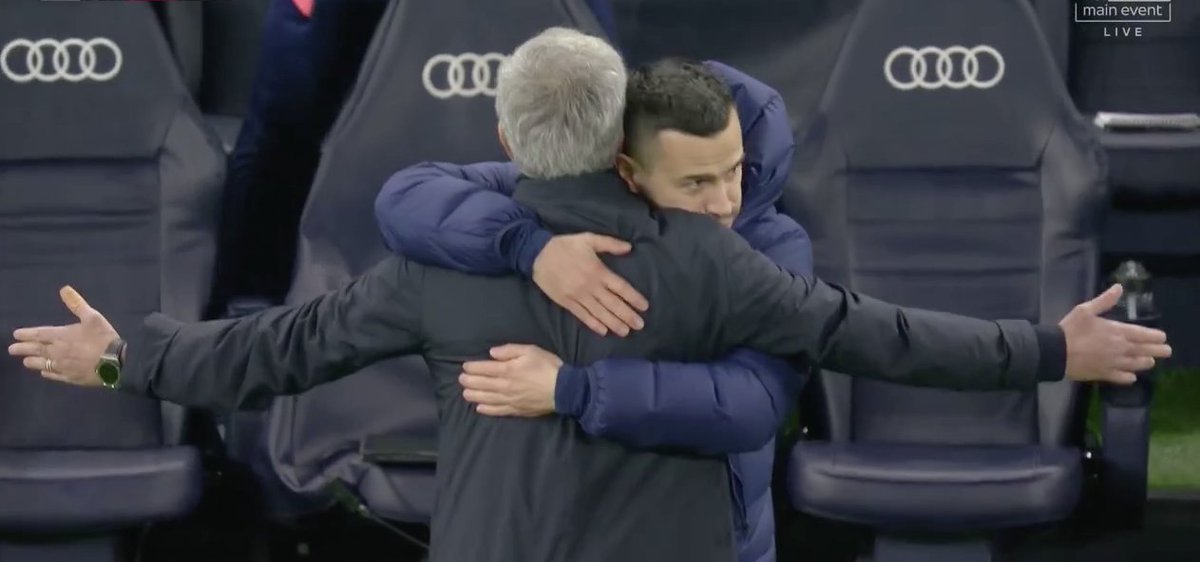 pablotrenado_'s tweet photo. Tottenham  - Arsenal

El Tottenham se lleva el derbi del norte de Londres frente al Arsenal y sigue líder de la Premier League tras once jornadas disputadas. Mourinho sigue siendo Mourinho.

Análisis táctico realizado con la pizarra táctica de @bcoachapp https://t.co/cMcLCqNL5J