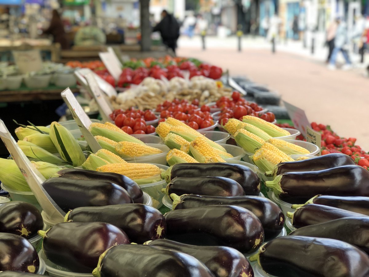 HMGMidlands's tweet image. Home to 150 traders @LeicesterMarket has a variety of unique, local products🥕🥦🥖🧀

Support your local retailers and #ShopLocal 🛍

Find your local shops here: bit.ly/FindLocalMids

#SearchLocal #ShopLocal