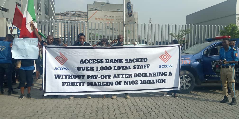 don_moncy's tweet photo. @MobilePunch Dear @MobilePunch thank you for this headline, access bank  @myaccessbank @HerbertOWigwe thought this could be done silently even with CBN @cenbank directive in place, until we had to organize and protest last Wednesday. https://t.co/wsGzq18tVm