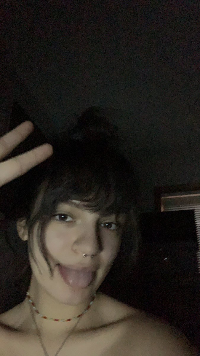cateecahill's tweet photo. pierced another hole in my nose do not tell my mother ✨✨✨ https://t.co/l0TR8fMgZF