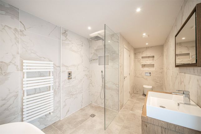 simms_plumbing's tweet photo. Another amazing project we were proud to work on recently in Beckwithshaw, Harrogate. 

We did the full new build for this including;
✔️ Underfloor Heating throughout 
✔️ Bathrooms and en-suite design, supply &amp; install
✔️ Air Source heat pumps https://t.co/F0p2MZcieS