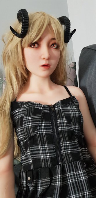 A cute demon girl https://t.co/0Ce0oYcFPm