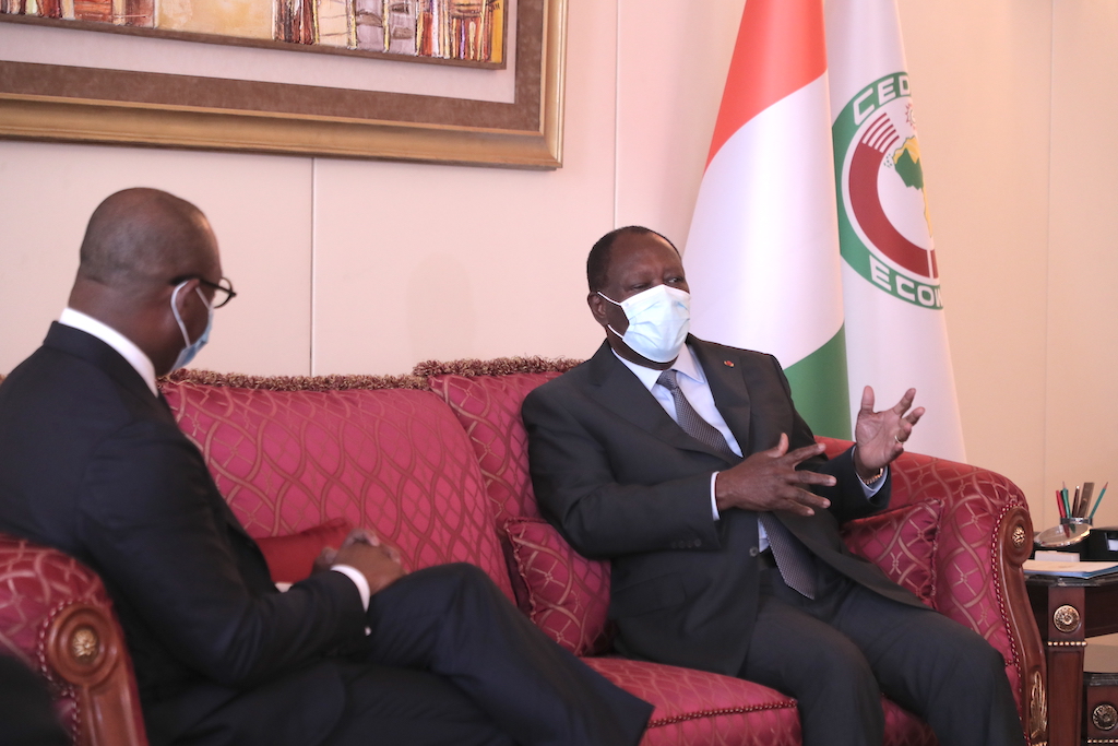 Presidenceci's tweet photo. Le Président @AOuattara_PRCI a échangé, plus tôt dans la journée, avec Serge Ekue, Pdt de la @boad_official. 
Leurs échanges ont notamment porté sur des projets de développement dans les domaines des infrastructures, de l’énergie, de l’agriculture, de l’éducation et de la santé. https://t.co/2hgAvA5DMk