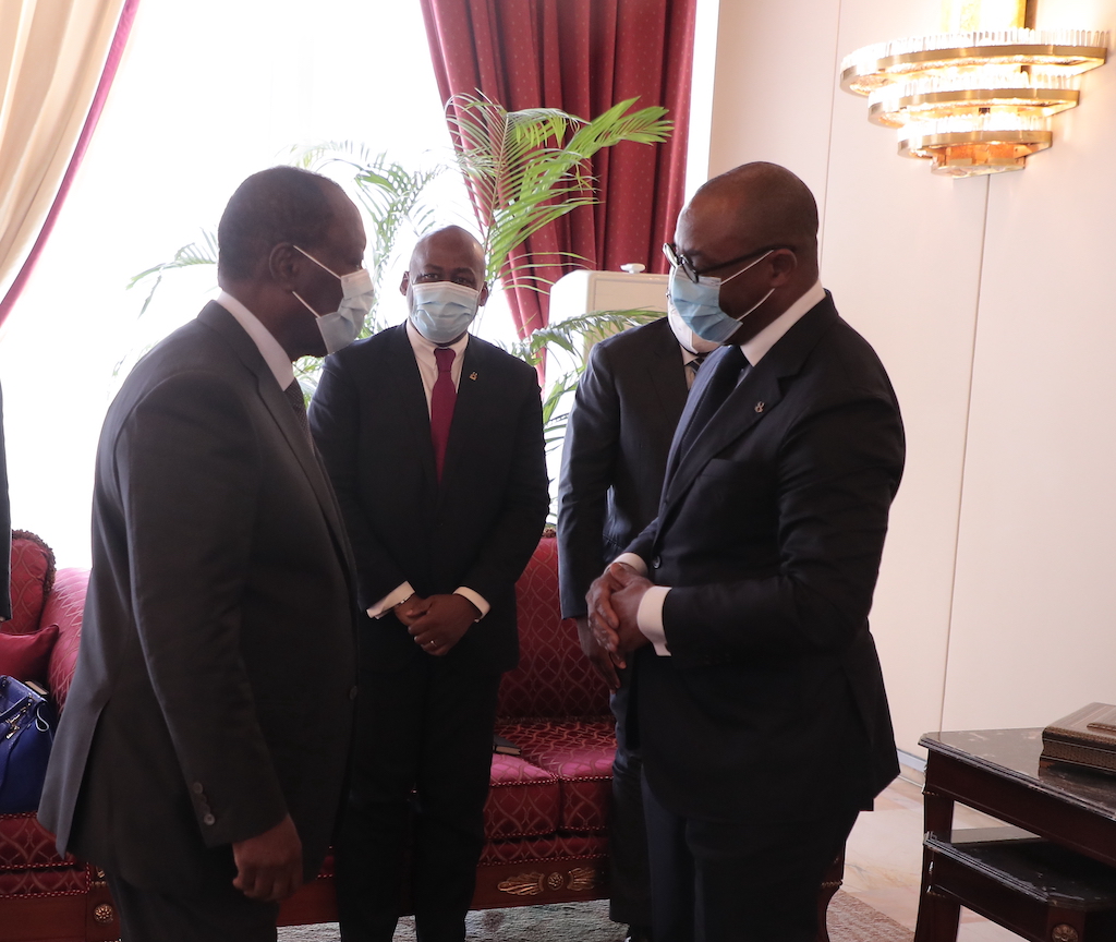 Presidenceci's tweet photo. Le Président @AOuattara_PRCI a échangé, plus tôt dans la journée, avec Serge Ekue, Pdt de la @boad_official. 
Leurs échanges ont notamment porté sur des projets de développement dans les domaines des infrastructures, de l’énergie, de l’agriculture, de l’éducation et de la santé. https://t.co/2hgAvA5DMk