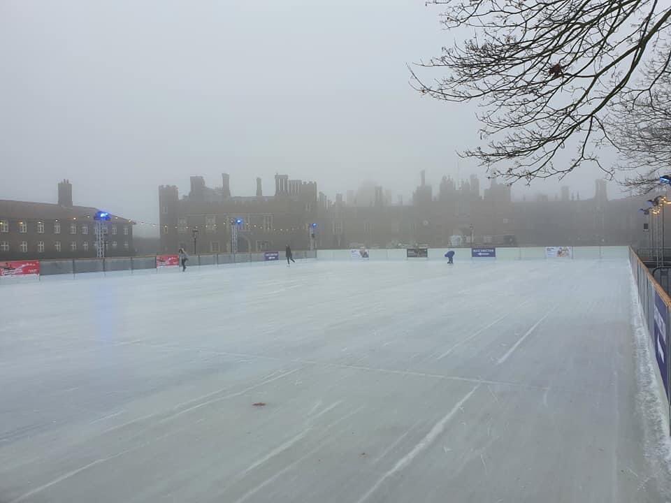 Nice on the ice this morning, very foggy and very cold....I LOVED it! #hamptoncourt #iceskating #palacephoto #palacephotos @HRP_palaces @TomOleary72 #Foggy #stormhour