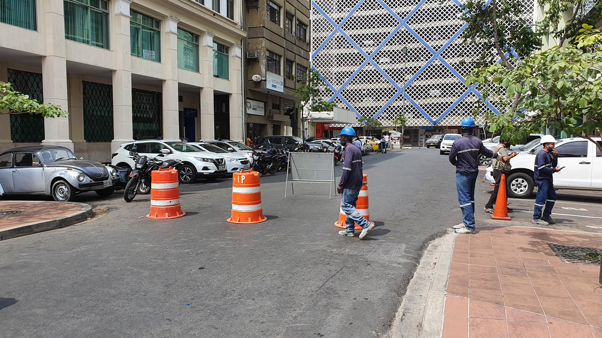 a_villon's tweet photo. La calle Illingworth, en el centro de #Guayaquil, pierde su salida a Malecón Simón Bolívar por obras de la troncal 4 de la #Metrovía. Ahí se construirá una parada. @eluniversocom https://t.co/GejF5ePmni