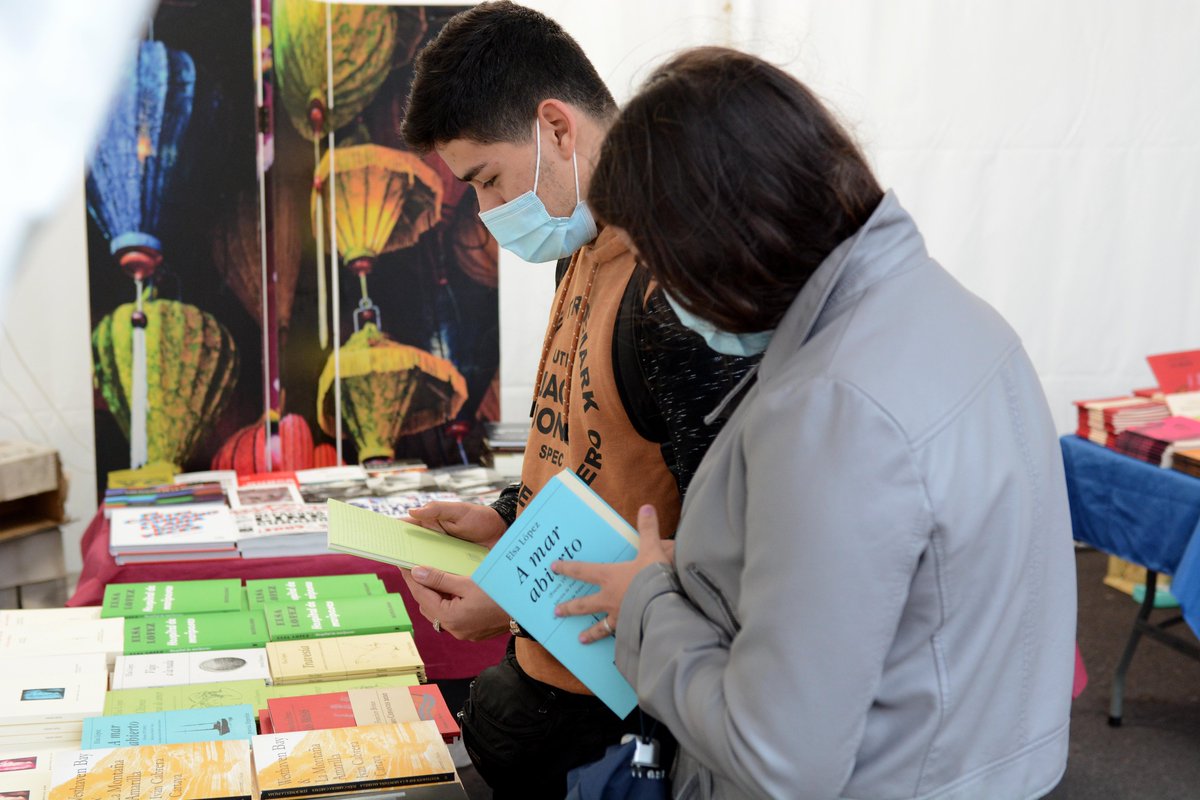 ferialibrotfe's tweet photo. La Feria del Libro cuenta con 13 puntos de venta. En esta edición, además de librerías, también encontrarás puestos de artesanía.

#ferialibrotenerife #leerparacrecer #ApoyaATuLibrería #CulturaSegura @laculturaensc https://t.co/5fL97GJoM4