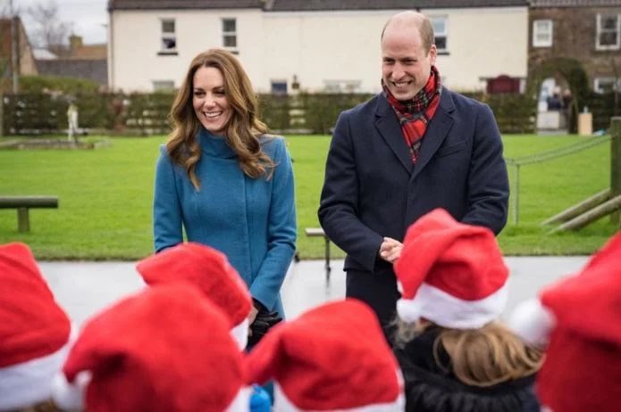 TheGarlic2's tweet photo. UK volunteers to go into a third lockdown in the hope that it stops the spread of royals moving across country #RoyalTrain #COVID19 https://t.co/trkJzdCGj8