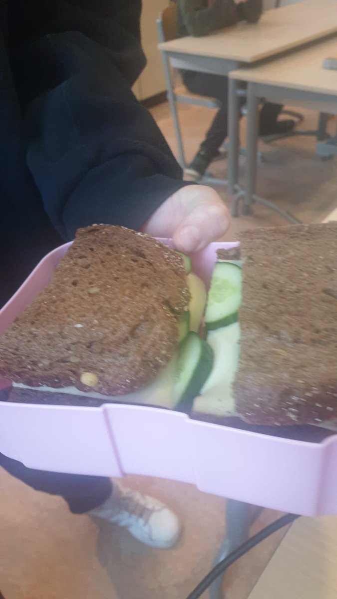 specialheroes's tweet photo. SO-VSO Mikado school uit Gennep op gezonder toer met #HealthyHeroes 

Het programma stimuleert kinderen om gezonder te eten en een gezonde leefstijl als lekker en leuk ervaren! Plezier en samen doen staan centraal! 

Allemaal gezonde Heroes🙌🏼🍐🍎 👉🏼https://t.co/FnmvRoBz76 https://t.co/ZLE3FuGx2c