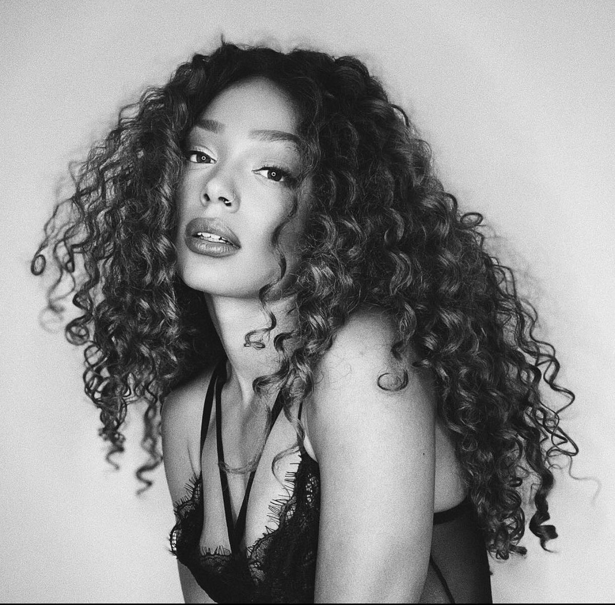 @ElementalBPM is giving you nothing but @BurnaBoy at 12 noon and again at 10pm on Cay Radio!

It’s packaged in a energetic mix by <a href="/DreNgozi/">Dre Ngozi</a> ✨

Hosted by @SummerKnocks 

Tune in on the official Cay Radio App 🌊📱