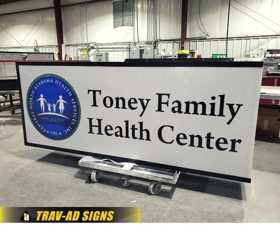 IncTrav's tweet image. Hope you had a great weekend! We’re back in the office and out on jobsites today. Loading up and getting ready to install a brand new Pylon sign for Toney Family Health Center.
#signinstaller #signs