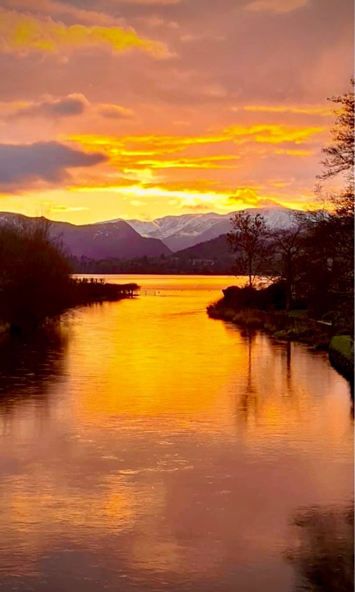 CrownPooleyB's tweet photo. We have the most amazingly beautiful sunset taking place right now over Ullswater. 🧡 https://t.co/nP4wTxlpT5