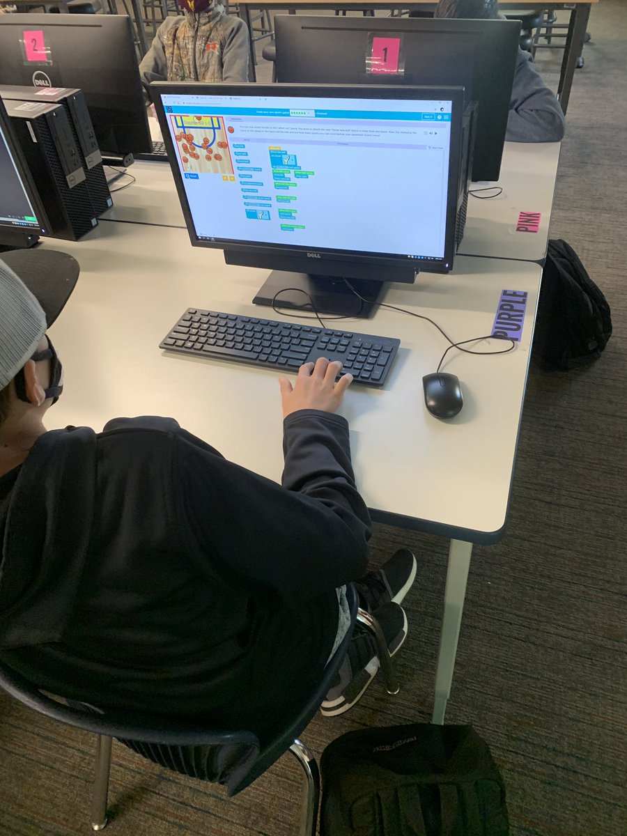 HillcrestStem's tweet photo. Hour of Code happening at Hillcrest today!! #computerscienceeducationweek #HourOfCode #DVUSDtech @DVUSDTech @DVUSD @hourofcode https://t.co/yiTYynVyFH