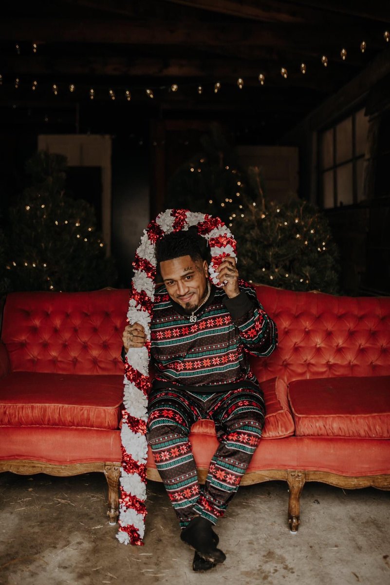 SantinoCorleon's tweet photo. I light up trees all year around 🎄🎅🏾 https://t.co/9YeKvR9zI7