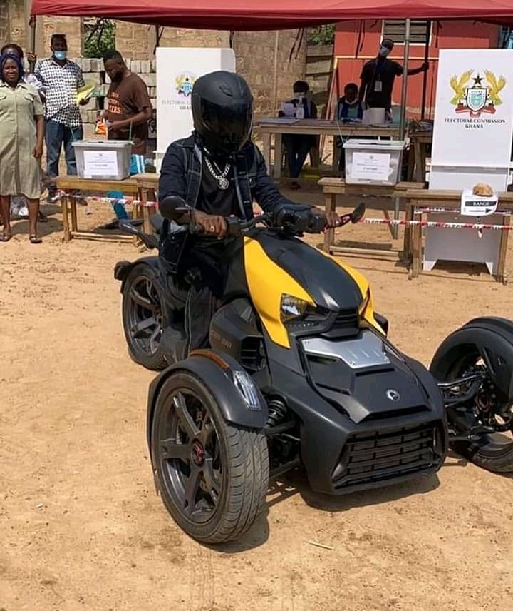Derbyjnr's tweet photo. See who voted in style
@stonebwoyb
#bhmnation
bantama #ElectionDay #CitiCBS #kasoa #abena #serwah #4More4Nana #dumelo
#GhanaDecides
Everybody 1 #4More4Nana #VoteJohnMahama #VoteToRetainAkufoAddo #ElectionHQ #ElectionCommandCentre #ElectionDay
Nana Bantama
#EIBElectionHub https://t.co/cIgfqroowd