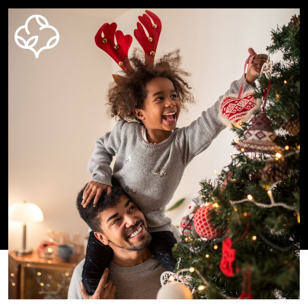 leavemarkapp's tweet photo. Happy Monday! Who’s excited for Christmas?! We definitely are! 

What kind of Christmas traditions are you looking forward to doing? 🎄🦌💗 https://t.co/kop1wyGJ9v