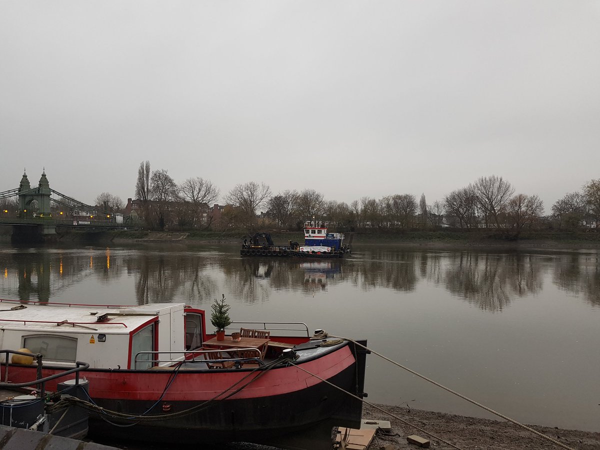 CrawfordPL's tweet image. Took this picture of my home across the river 40 mins ago. Back home now.  #pedalpower @londoncyclist Why can't you fix #hammersmithbridge @CharlotteV @TfL @Gareth_Roberts_ @StephenCowan @grantshapps