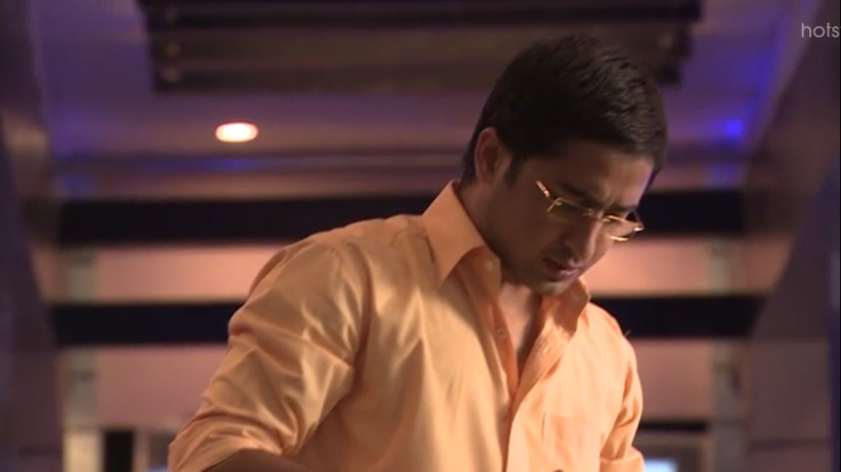 On their honeymoon,he realizes that Saloni didn't want to marry a simple guy like him. So he decides to win her love. Nitya does everything he could to win over Saloni's heart and he succeeds in the end. He put in so much of efforts to win over his love.  #ShaheerSheikh