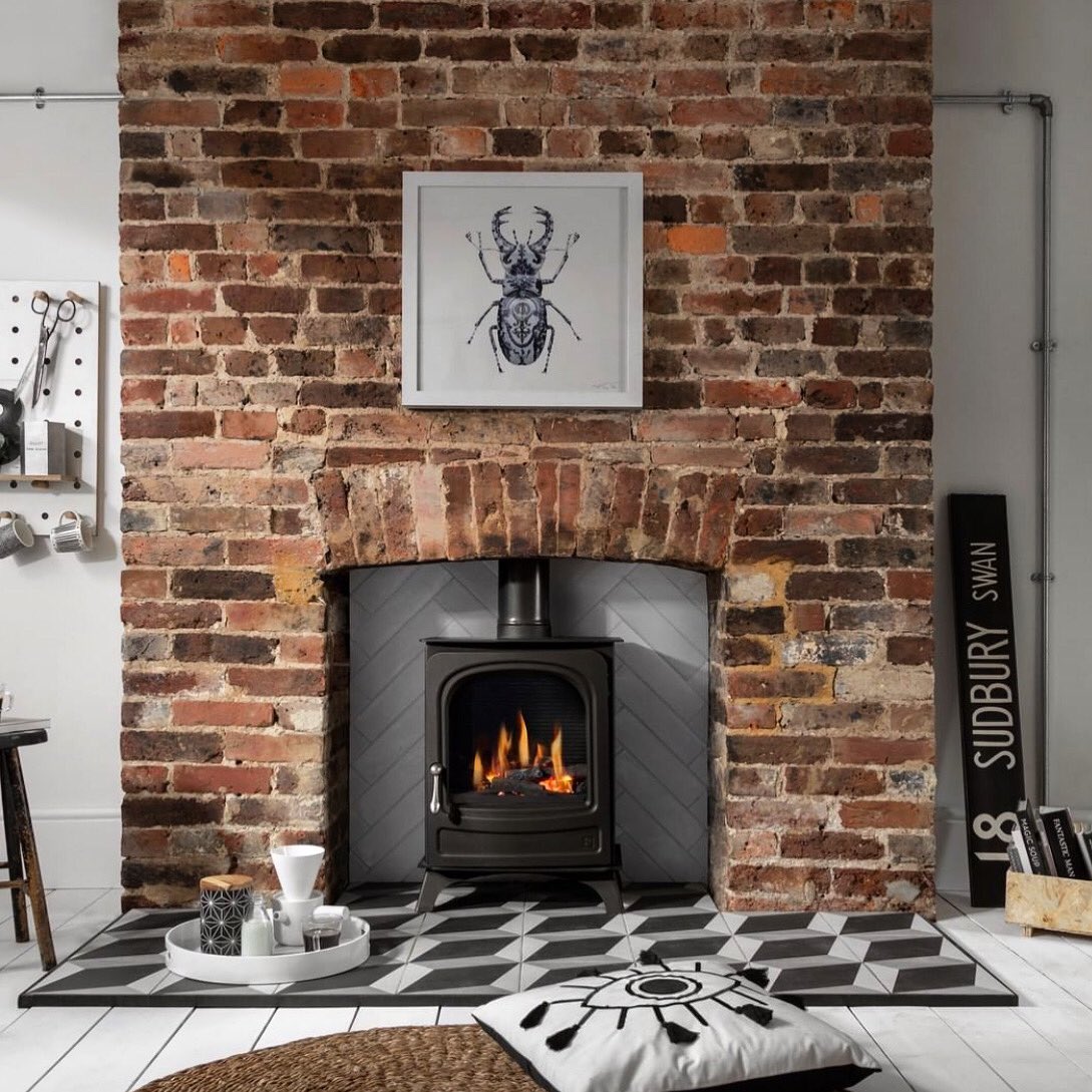 select_stoves's tweet image. We don’t know about you, but we’re definitely feeling that December chill... don’t start the New Year in a cold home, get in touch today &amp;amp; find out how we can help you have a warmer 2021 🔥 (📸: @aradastoves)