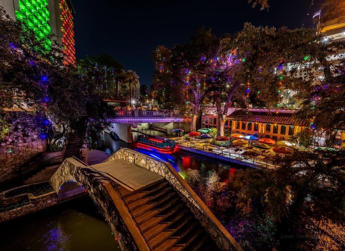 dlaidacker's tweet image. Tis the season in San Antonio!!!